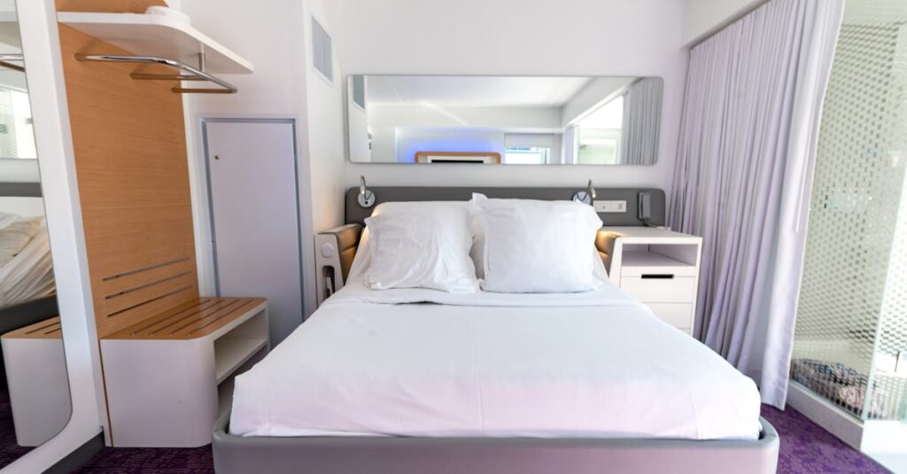 découvrez l'art du minimalisme avec notre collection de décorations épurées et modernes. transformez votre intérieur en un espace harmonieux et design, alliant simplicité et élégance.