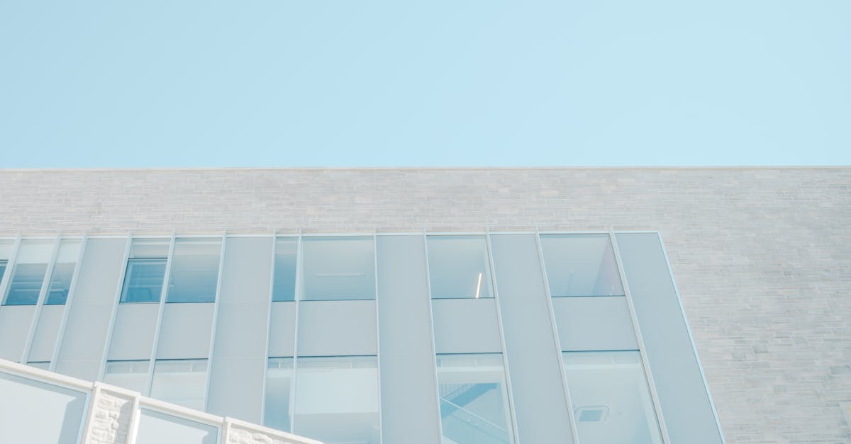 découvrez le minimalisme, un style de vie épuré qui prône la simplicité, la réduction des possessions inutiles et l'harmonie avec l'environnement. explorez des conseils pratiques pour adopter ce mode de vie transformateur et créer un espace de sérénité.
