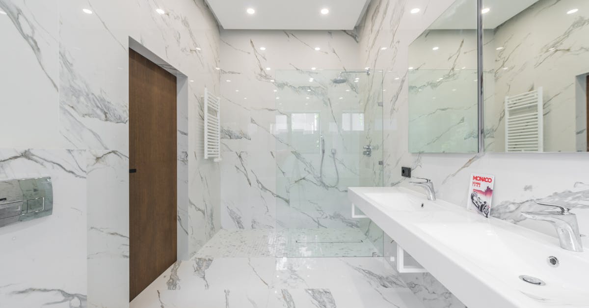 découvrez comment concevoir une salle de bain minimaliste alliant élégance et fonction. explorez des idées de décoration, des matériaux épurés et des solutions de rangement astucieuses pour créer un espace zen et relaxant.