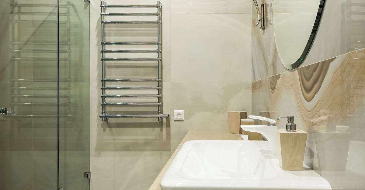 découvrez notre guide sur la salle de bain minimaliste, un espace épuré et élégant alliant fonctionnalité et esthétique. apprenez à créer un environnement serein avec des astuces de design, de choix de couleurs et d'accessoires indispensables.