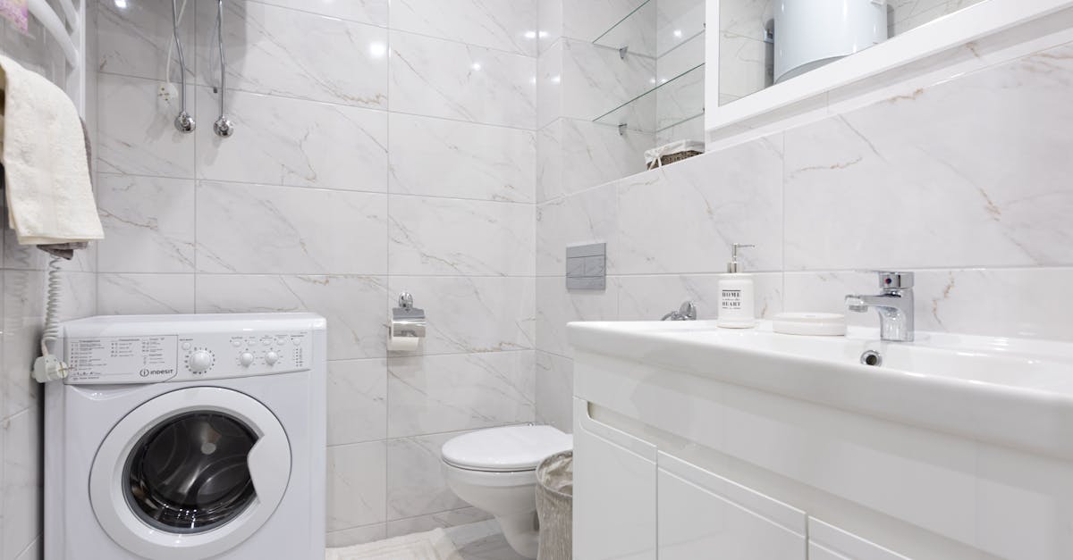 découvrez comment créer une salle de bain minimaliste alliant esthétique épurée et fonctionnalité. inspirez-vous de nos conseils pour optimiser l'espace, choisir des matériaux simples et harmoniser les couleurs pour un effet zen et relaxant.