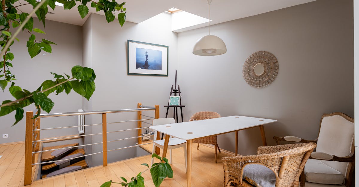 découvrez l'art du minimalisme avec notre sélection de décorations épurées et élégantes. transformez votre espace avec des lignes simples, des couleurs neutres et une esthétique zen qui favorise la sérénité et l'harmonie.