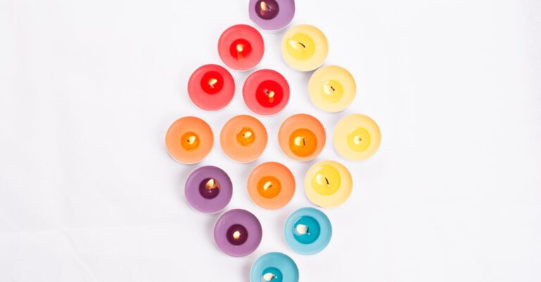 découvrez notre collection de bougies artisanales, conçues pour apporter une atmosphère chaleureuse et relaxante à votre intérieur. nos bougies sont fabriquées à partir de cire de haute qualité, parfumées avec des essences délicates pour créer une ambiance unique.