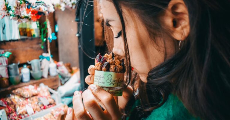 découvrez les bienfaits des huiles essentielles, ces extraits naturels aux propriétés aromatiques et thérapeutiques. apprenez à les utiliser pour améliorer votre bien-être au quotidien, à apaiser vos tensions, à purifier votre environnement et à favoriser un équilibre émotionnel.