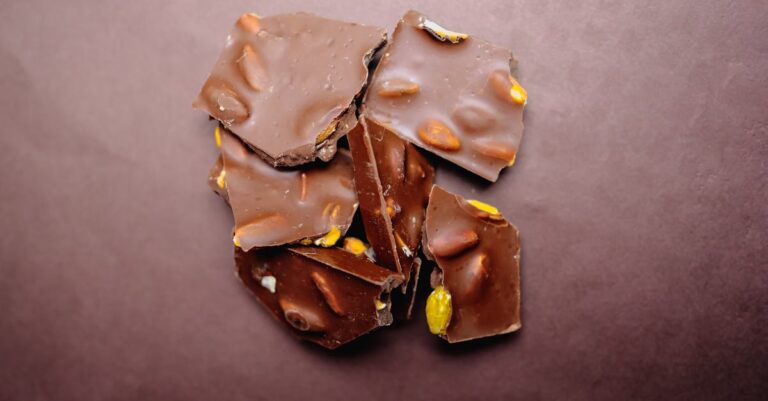 découvrez nos délicieuses barres de chocolat maison, faites à partir d'ingrédients naturels et de recettes authentiques. une expérience gourmande à savourer sans modération !