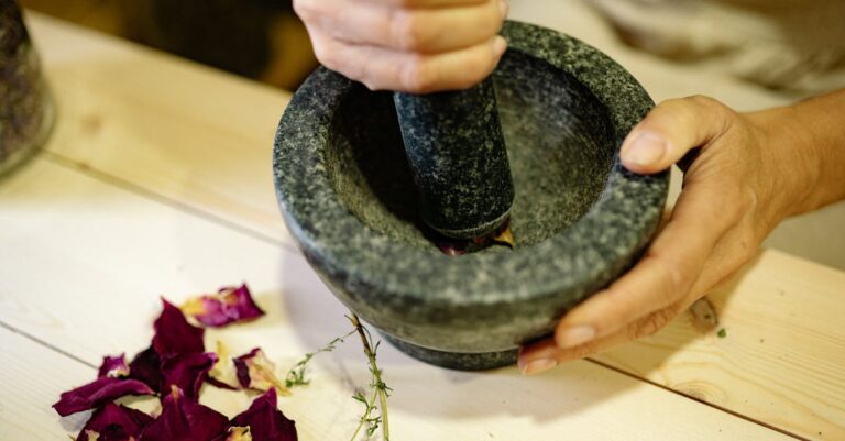 découvrez des remèdes naturels efficaces pour améliorer votre bien-être. explorez des solutions à base de plantes, d'huiles essentielles et de techniques holistiques pour apaiser les maux du quotidien.