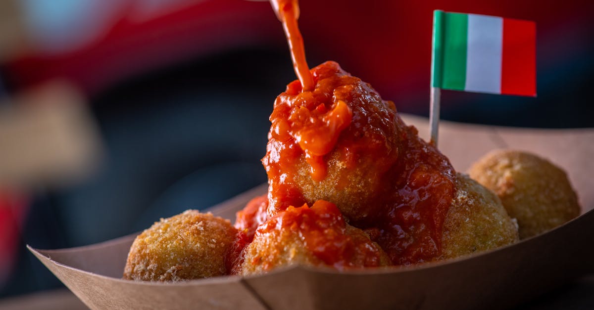 découvrez les arancini, délicieuses boules de riz farcies, croustillantes à l'extérieur et fondantes à l'intérieur. parfaites pour un apéritif ou un repas, ces spécialités siciliennes séduisent par leur goût riche et leur texture irrésistible. essayez notre recette facile et régalez vos convives avec ce plat traditionnel italien.
