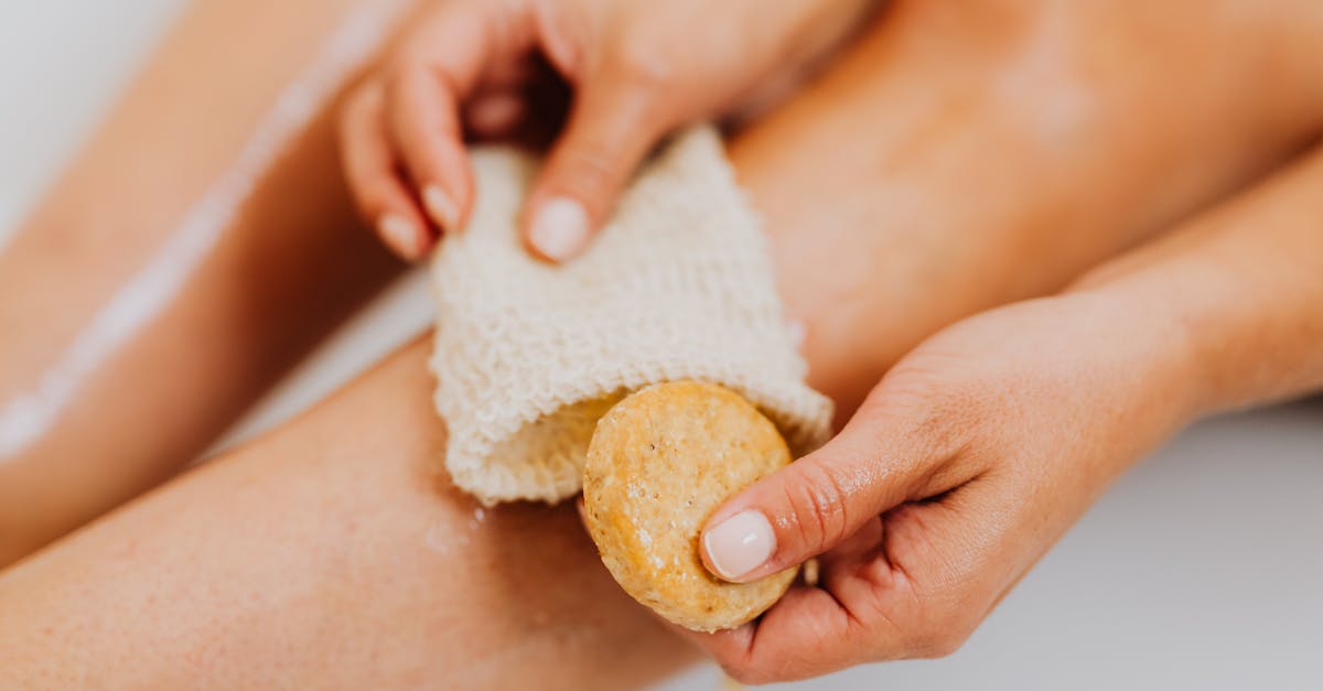 découvrez notre gommage corporel, un soin exfoliant enrichissant qui élimine les cellules mortes pour une peau douce, lisse et éclatante. plongez dans un moment de bien-être, tout en offrant à votre peau l'hydratation et la fraîcheur dont elle a besoin.
