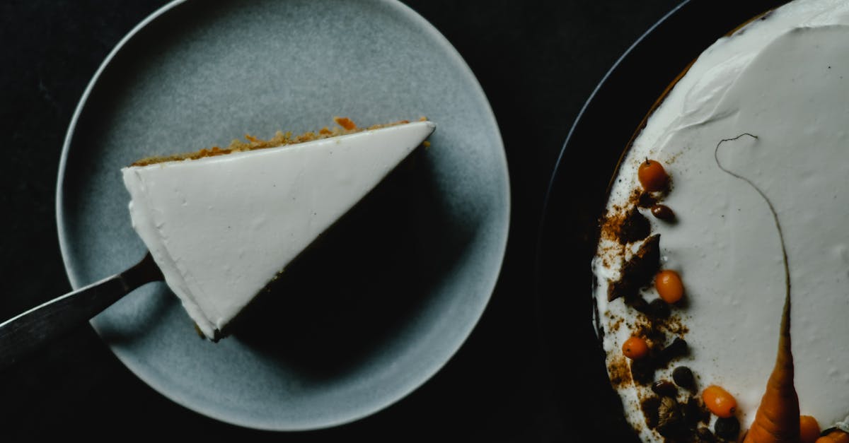 découvrez une délicieuse recette de carrot cake, un gâteau moelleux aux carottes, aux épices réconfortantes et garni d'un onctueux glaçage au fromage frais. parfait pour toutes les occasions, ce dessert allie saveurs et douceur, idéal pour surprendre vos invités !