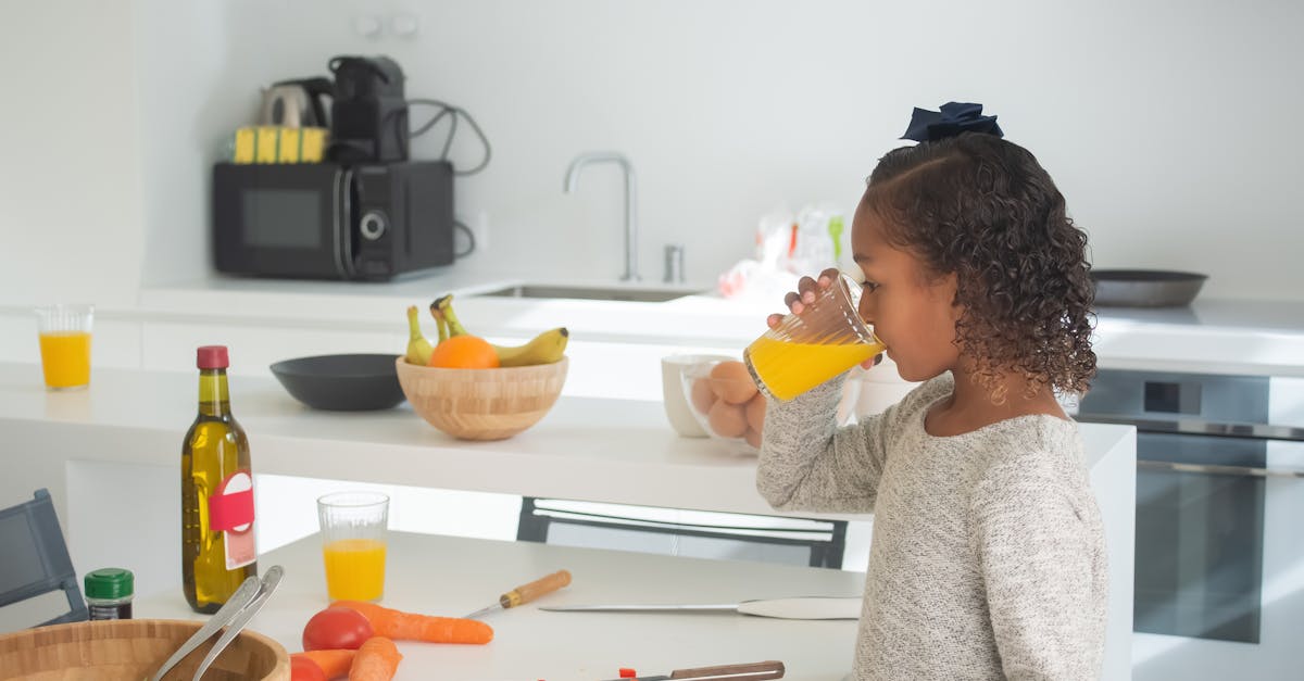 découvrez l'huile de carotte, un élixir naturel riche en vitamines et antioxydants, idéal pour nourrir et hydrater votre peau tout en apportant un éclat éclatant. parfaite pour une routine de beauté saine, elle aide également à préparer votre peau au soleil.