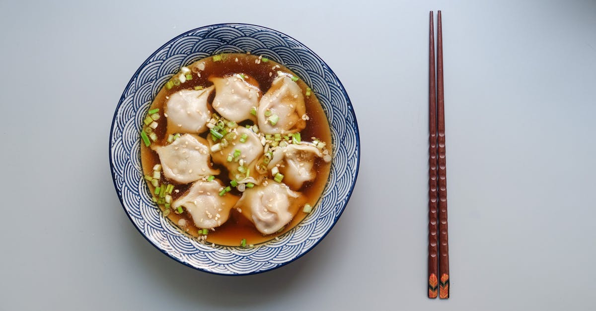 découvrez notre délicieuse recette de soupe de châtaigne, un plat réconfortant et savoureux, parfait pour réchauffer vos soirées d'hiver. préparez-vous à savourer une combinaison crémeuse de châtaignes, d'épices et de légumes, idéale pour impressionner vos invités ou simplement vous faire plaisir.