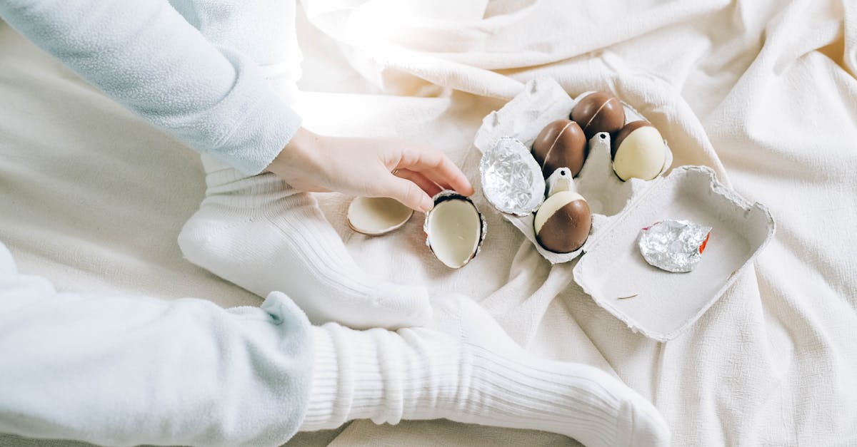 découvrez notre sélection irrésistible d'œufs en chocolat, parfaits pour les fêtes de pâques ou pour vous faire plaisir. fabriqués avec des ingrédients de qualité, ils sauront ravir les amateurs de chocolat avec leurs saveurs délicieuses et leur présentation élégante.