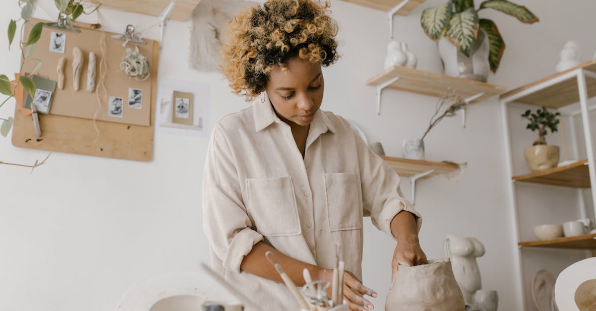 découvrez l'art de la poterie écologique, alliant tradition et durabilité. explorez des créations uniques fabriquées à partir de matériaux naturels et respectueux de l'environnement, parfaites pour embellir votre intérieur tout en préservant la planète.