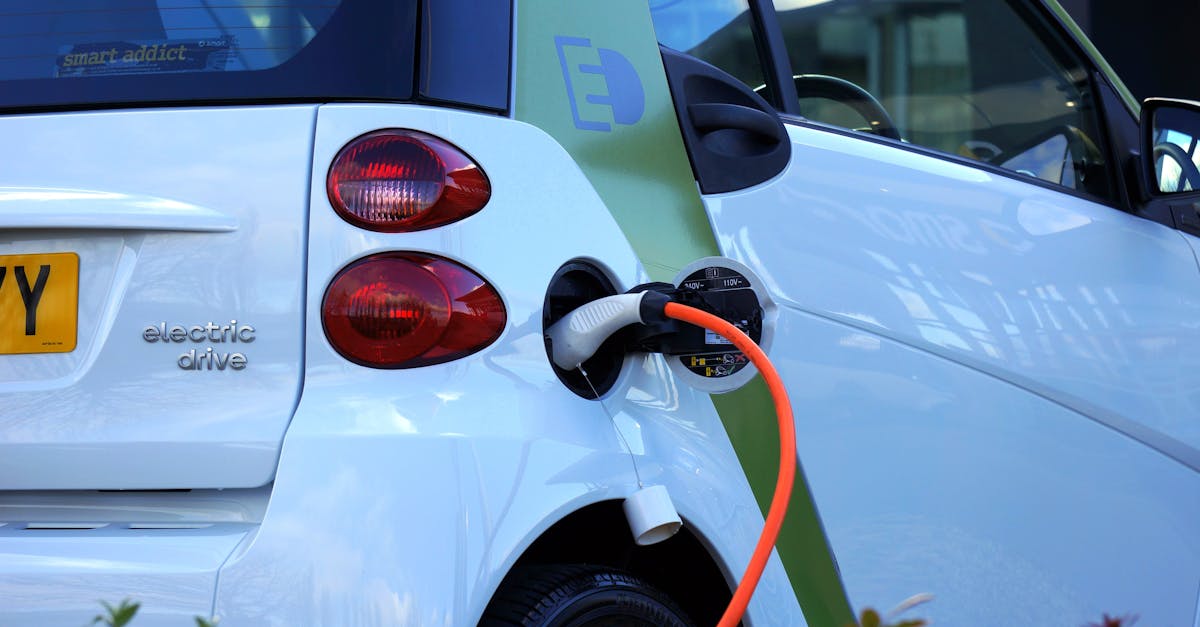 découvrez les avantages des voitures électriques, leur impact environnemental positif et les dernières innovations technologiques qui transforment la mobilité. explorez comment ces véhicules écologiques offrent une conduite silencieuse et économique tout en contribuant à un avenir plus durable.