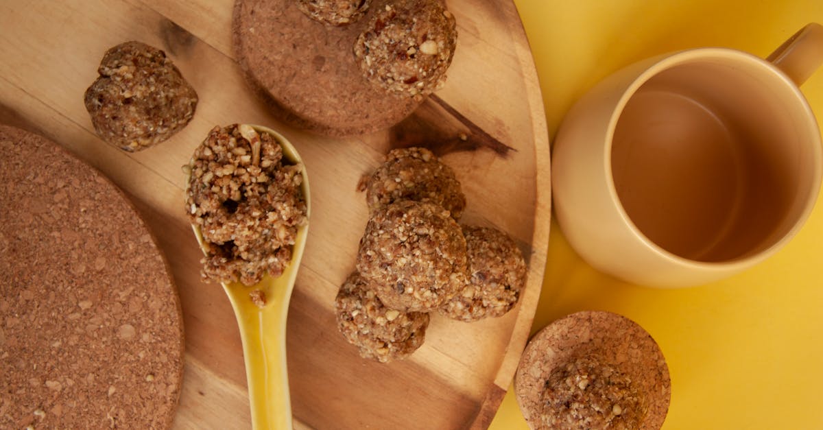 découvrez nos délicieuses energy balls, des petites bouchées nutritives idéales pour recharger vos batteries à tout moment de la journée. riches en ingrédients naturels et sains, elles sont parfaites pour accompagner vos pauses gourmandes ou vos séances de sport.