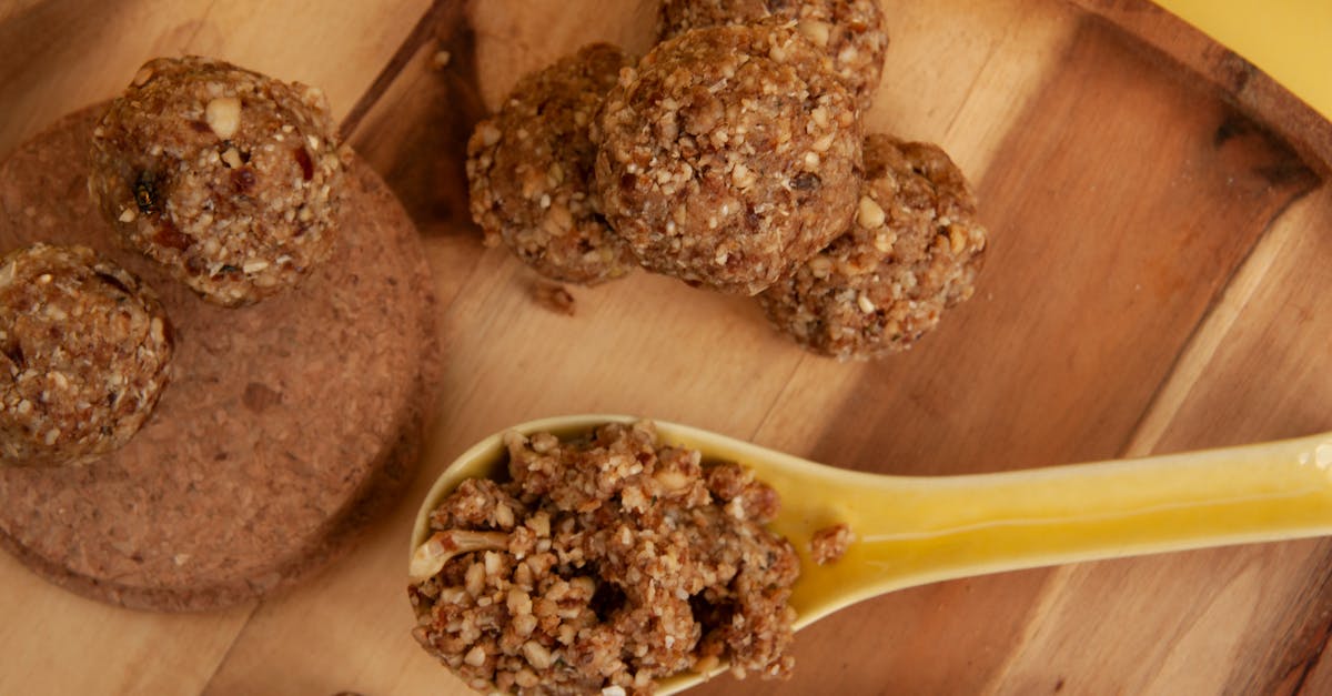 découvrez nos délicieuses energy balls, des collations saines et nutritives parfaites pour booster votre énergie et satisfaire vos envies sucrées. fabriquées à partir d'ingrédients naturels, elles sont idéales pour un en-cas avant ou après le sport, ou tout simplement pour une pause gourmande durant la journée.