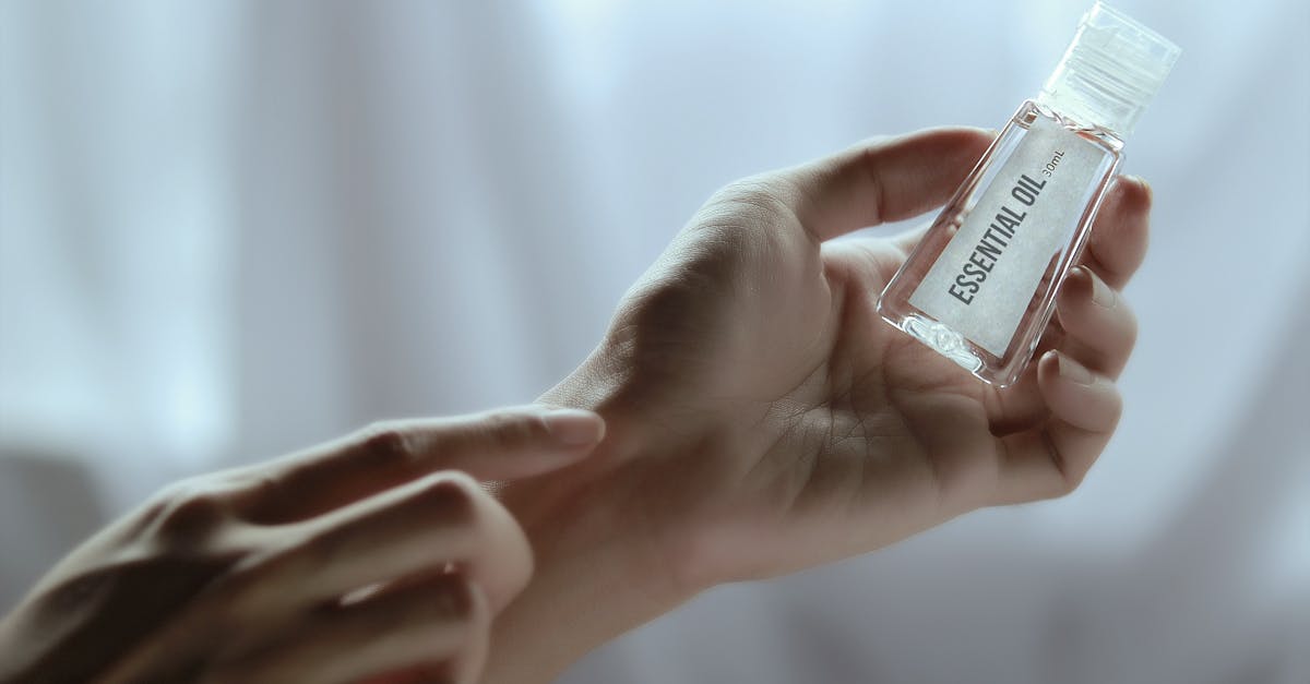 découvrez les bienfaits des huiles essentielles pour le bien-être et la santé. apprenez à les utiliser pour apaiser le stress, favoriser la relaxation et améliorer votre qualité de vie grâce à des solutions naturelles.