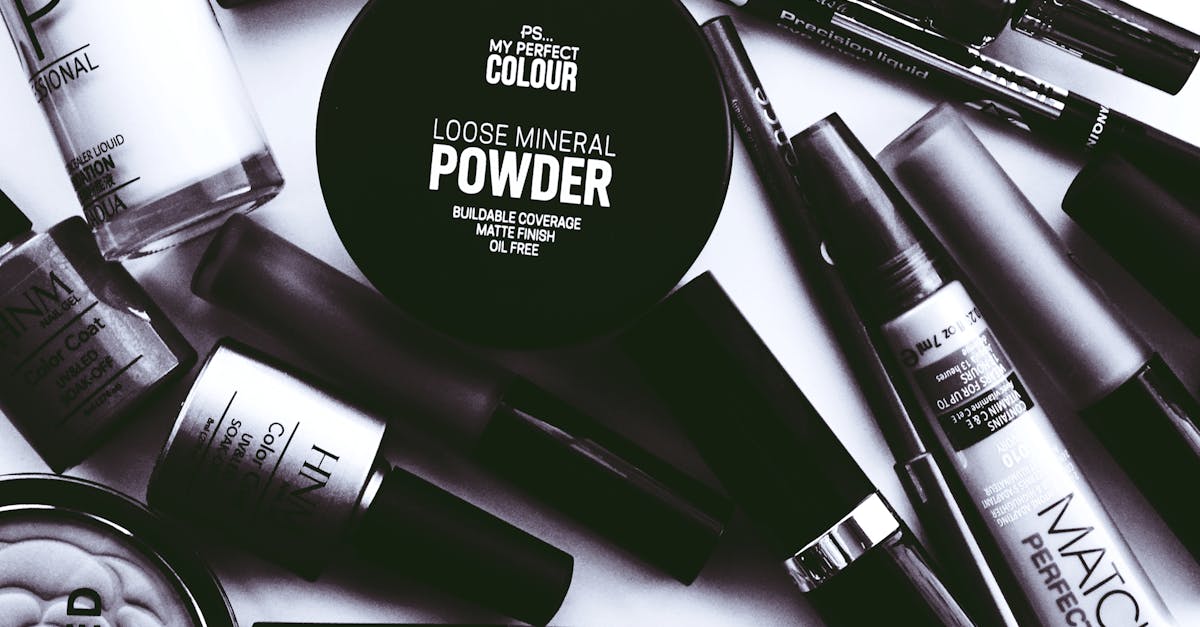 découvrez notre collection de fondations, conçues pour offrir une couvrance parfaite et un fini naturel. idéales pour tous les types de peau, nos formulations vous aident à unifier votre teint tout en hydratant votre peau. trouvez la teinte parfaite pour un look éclatant et durable.