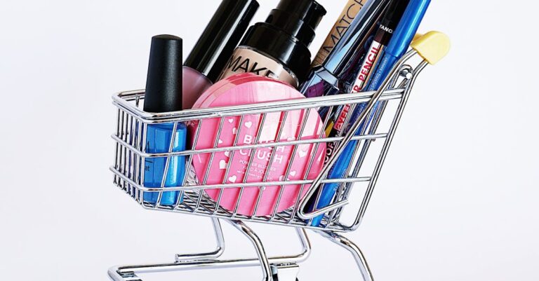 découvrez les meilleures bases de maquillage pour un teint parfait. notre guide vous aide à choisir la fondation adaptée à votre type de peau, pour un fini lumineux et naturel. améliorez votre routine beauté avec nos conseils et astuces.