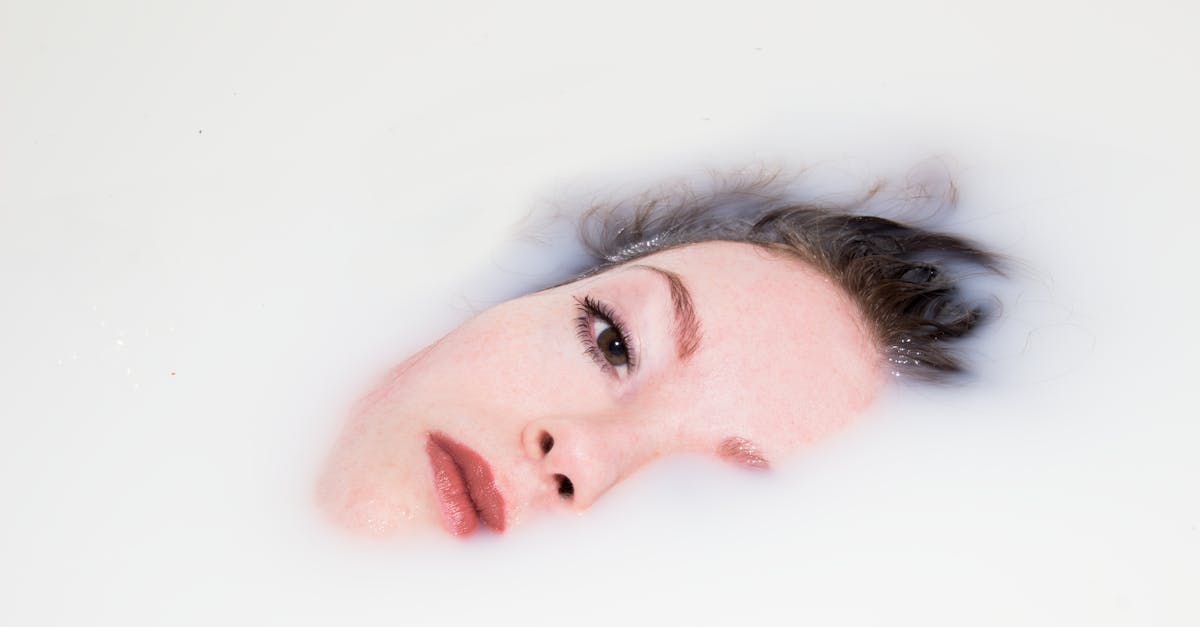 découvrez notre savon liquide doux, formulé pour hydrater et protéger votre peau tout en offrant une sensation de fraicheur. idéal pour un usage quotidien, il convient à tous les types de peau. offrez à votre peau le soin qu'elle mérite avec notre savon naturel.