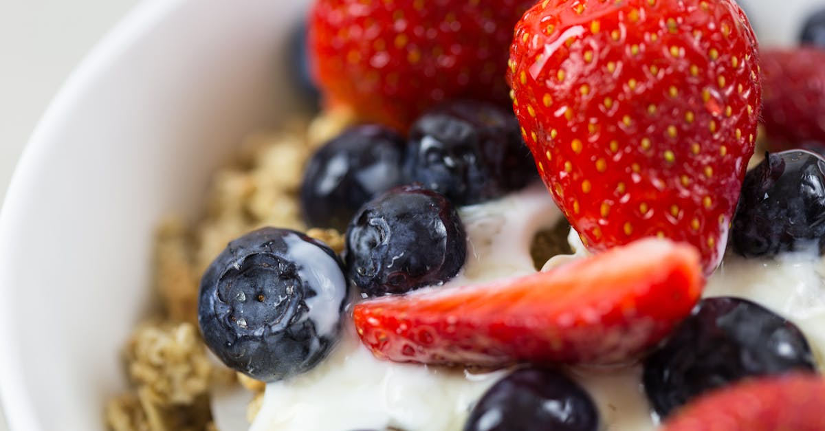 découvrez notre granola savoureux et nutritif, parfait pour un petit-déjeuner équilibré ou une collation énergisante. préparé avec des ingrédients naturels, notre granola offre une combinaison délicieuse de céréales croquantes, de fruits secs et de noix, idéal pour les amateurs de bien manger.
