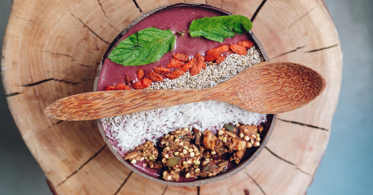 découvrez notre granola artisanal, un mélange savoureux de flocons d'avoine, de fruits secs et de noix, parfait pour un petit-déjeuner équilibré ou une collation saine. savourez chaque bouchée pleine de nutriments et d'énergie naturelle!