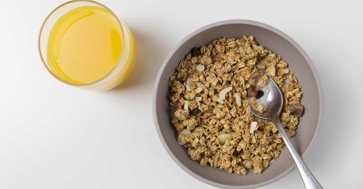découvrez notre savoureux granola fait maison, riche en ingrédients naturels et croquant à souhait. idéal pour un petit-déjeuner nutritif ou une collation saine, notre granola est parfait pour démarrer la journée avec énergie tout en se régalant.