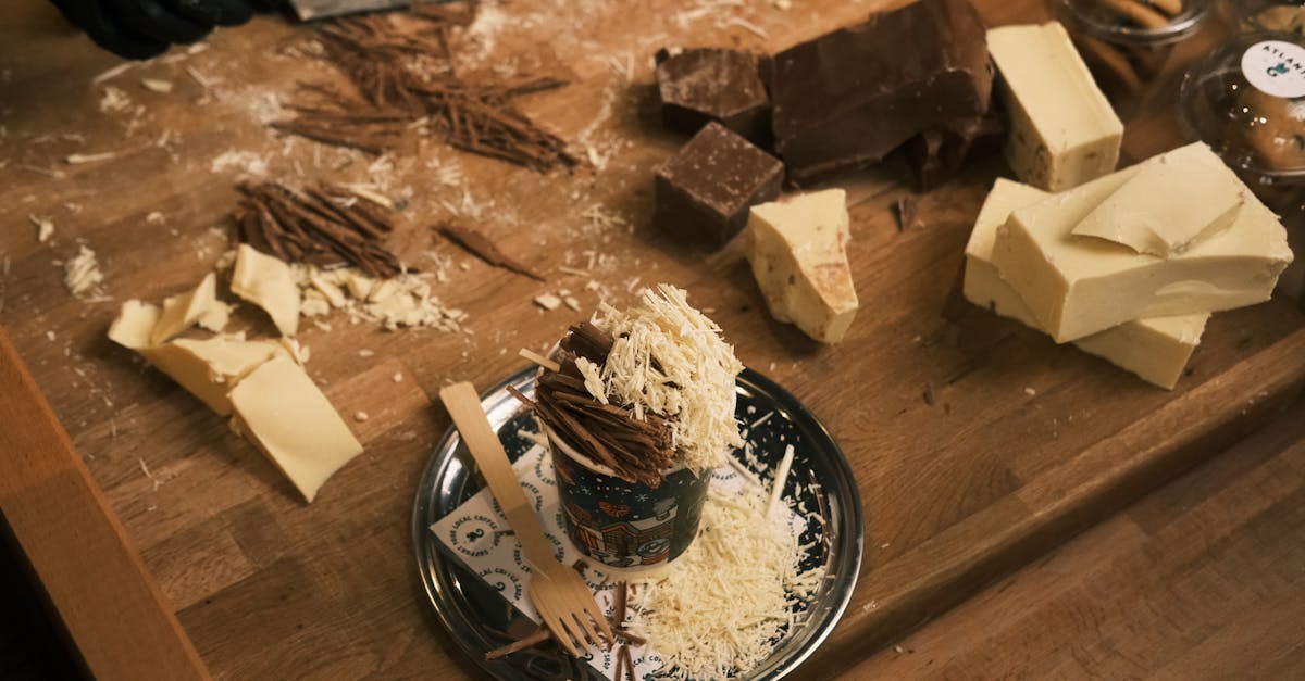 découvrez nos délicieuses barres de chocolat faites maison, concoctées avec des ingrédients de qualité pour un goût exceptionnel. parfaites pour satisfaire vos envies sucrées ou offrir en cadeau, ces créations chocolatées raviront les petits comme les grands.