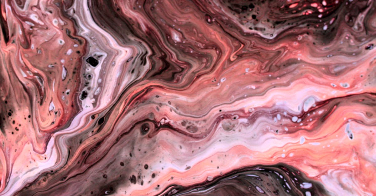 découvrez l'art du filtrage des liquides avec nos conseils et techniques sur le straining. apprenez à séparer efficacement les solides des liquides pour obtenir des résultats parfaits dans vos recettes, cocktails et préparations culinaires.