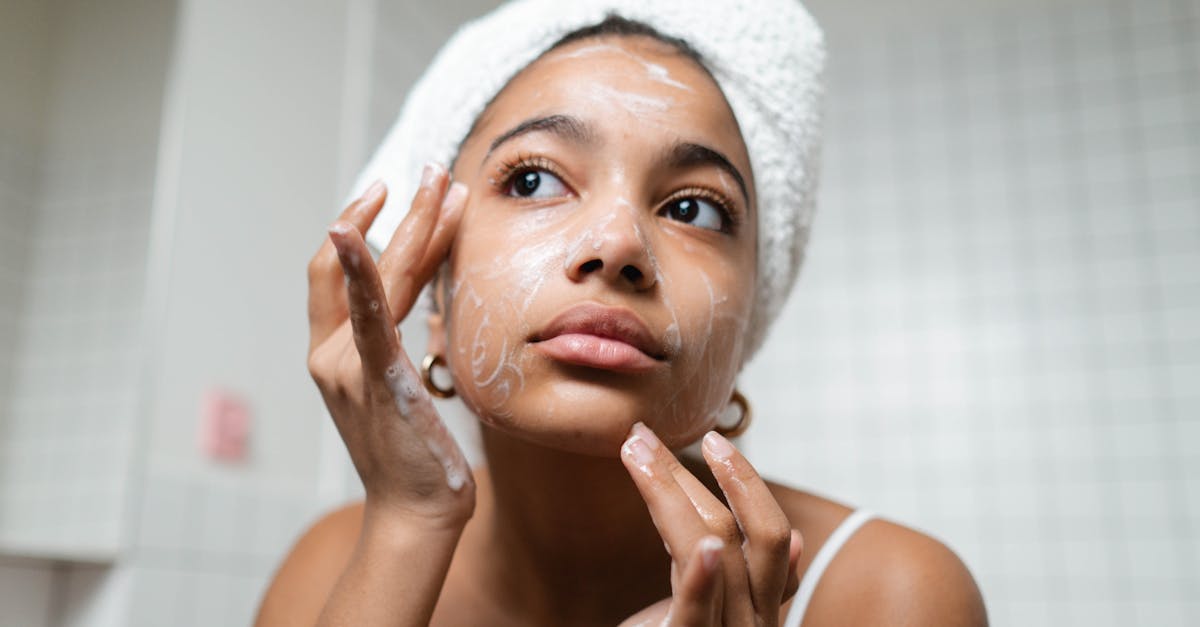 découvrez notre hydratant riche et léger, conçu pour nourrir en profondeur votre peau tout en offrant une hydratation durable. idéal pour tous les types de peau, cet hydratant laisse votre teint doux, lisse et radieux. parfait pour une utilisation quotidienne, il aide à restaurer l'élasticité de votre peau et à prévenir les signes de vieillissement.