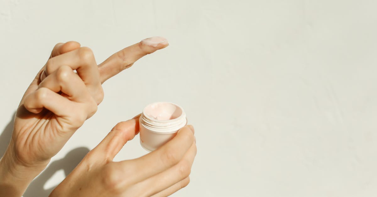 découvrez notre crème hydratante, spécialement formulée pour nourrir et protéger votre peau. profitez d'une sensation de douceur et d'hydratation longue durée, adaptée à tous types de peau. offrez à votre épiderme le soin qu'il mérite.
