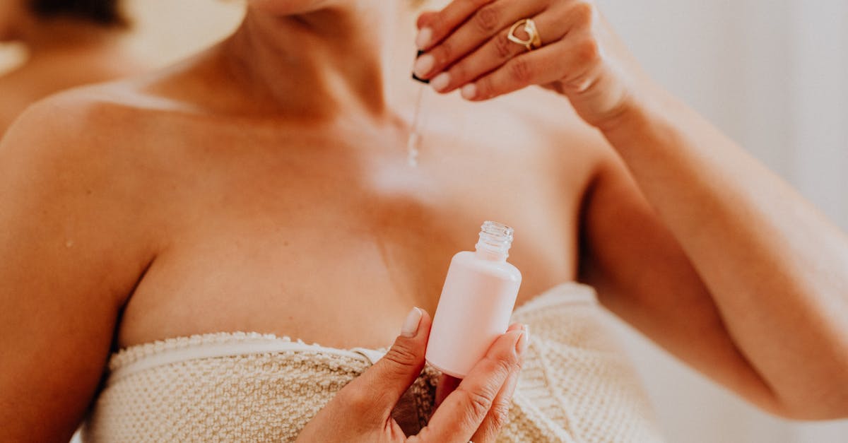 découvrez notre crème hydratante qui nourrit en profondeur votre peau tout en offrant une douceur irrésistible. formulée avec des ingrédients naturels, elle aide à restaurer l'hydratation et à protéger contre les agressions extérieures, pour un teint éclatant et revitalisé.