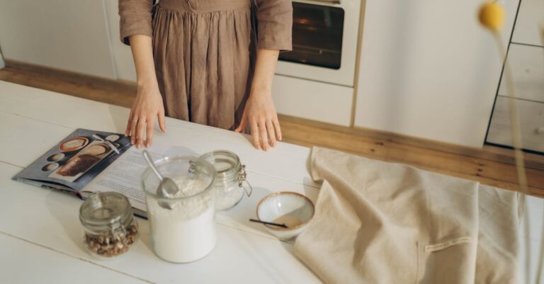 découvrez une sélection de recettes sans cuisson, faciles et rapides à préparer. idéales pour les journées chaudes ou lorsque vous manquez de temps, ces plats savoureux vous permettront de déguster des ingrédients frais et de profiter d'un repas équilibré sans allumer le four.