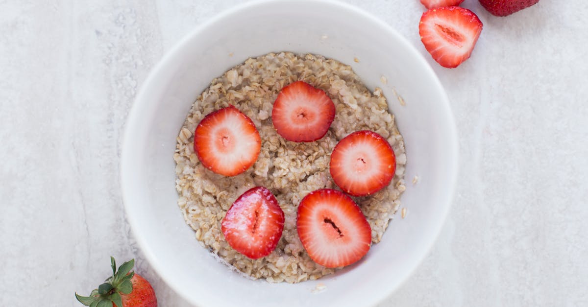 découvrez les bienfaits de l'avoine avec notre guide sur l' oatmeal. ce repas sain et nutritif est parfait pour le petit déjeuner, riche en fibres et polyvalent. explorez des recettes délicieuses qui transformeront votre matinée en un moment savoureux et énergisant.