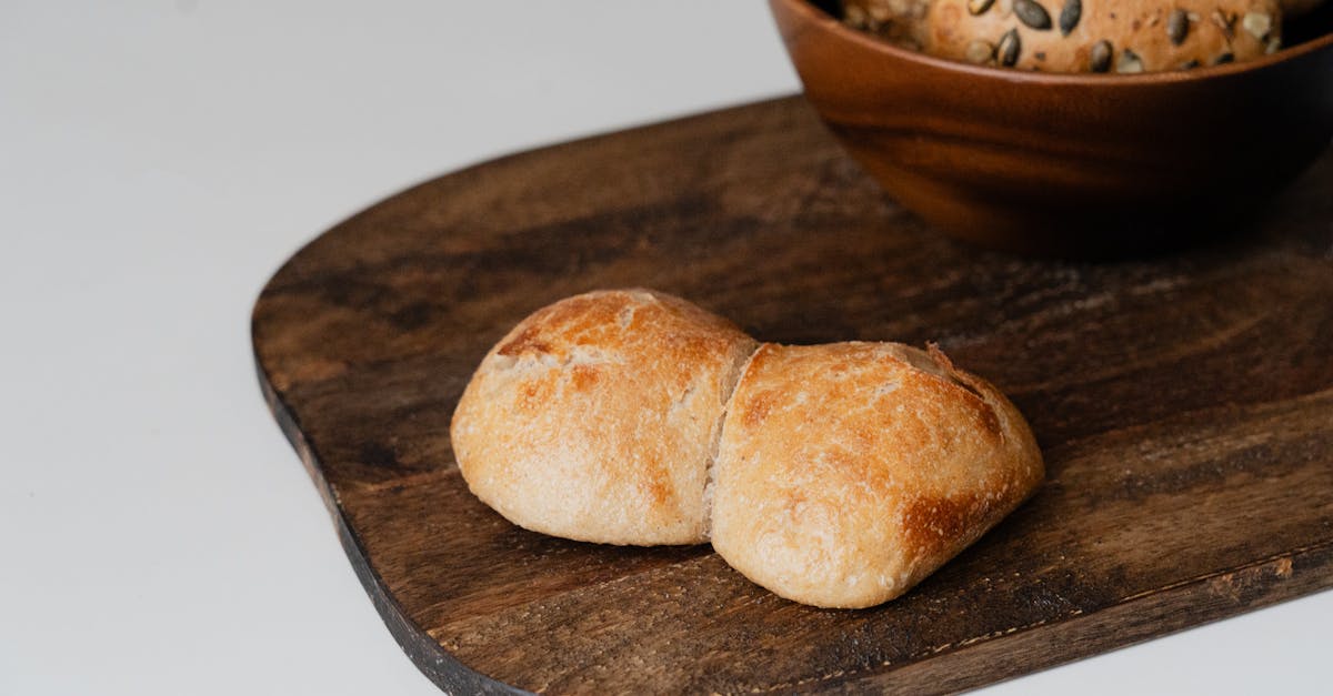 découvrez nos madeleines savoureuses, des douceurs moelleuses aux saveurs variées qui raviront vos papilles. parfaites pour un goûter ou un moment de partage, ces petites douceurs allient tradition et créativité culinaire.