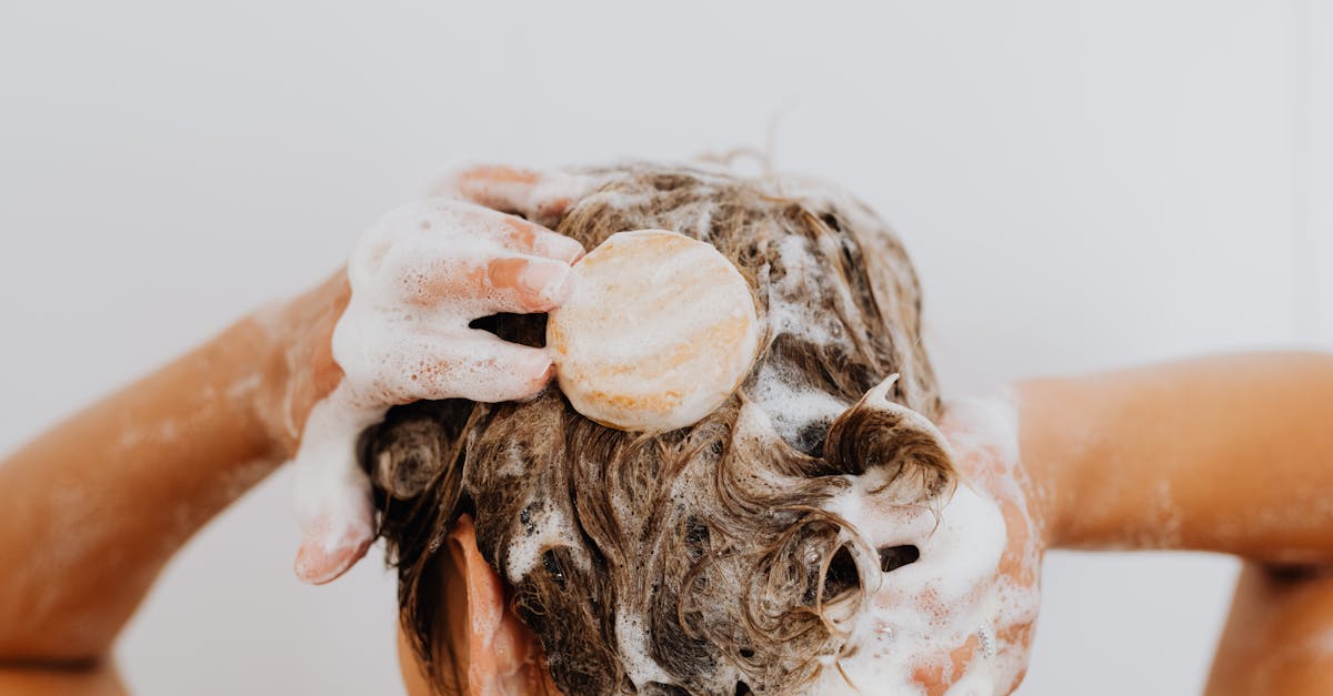 découvrez notre shampoing soin du cuir chevelu, spécialement formulé pour nettoyer en douceur, apaiser les irritations et favoriser un cuir chevelu sain. idéal pour tous types de cheveux, il revitalise et nourrit en profondeur.
