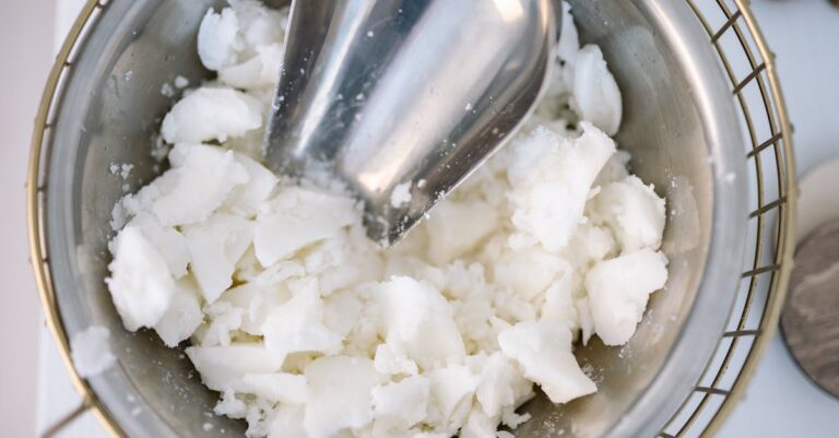 découvrez l'art de fabriquer du savon fait maison ! apprenez les techniques, recettes et astuces pour créer des savons naturels et personnalisés. idéal pour les passionnés de diy et ceux qui souhaitent offrir des cadeaux uniques.