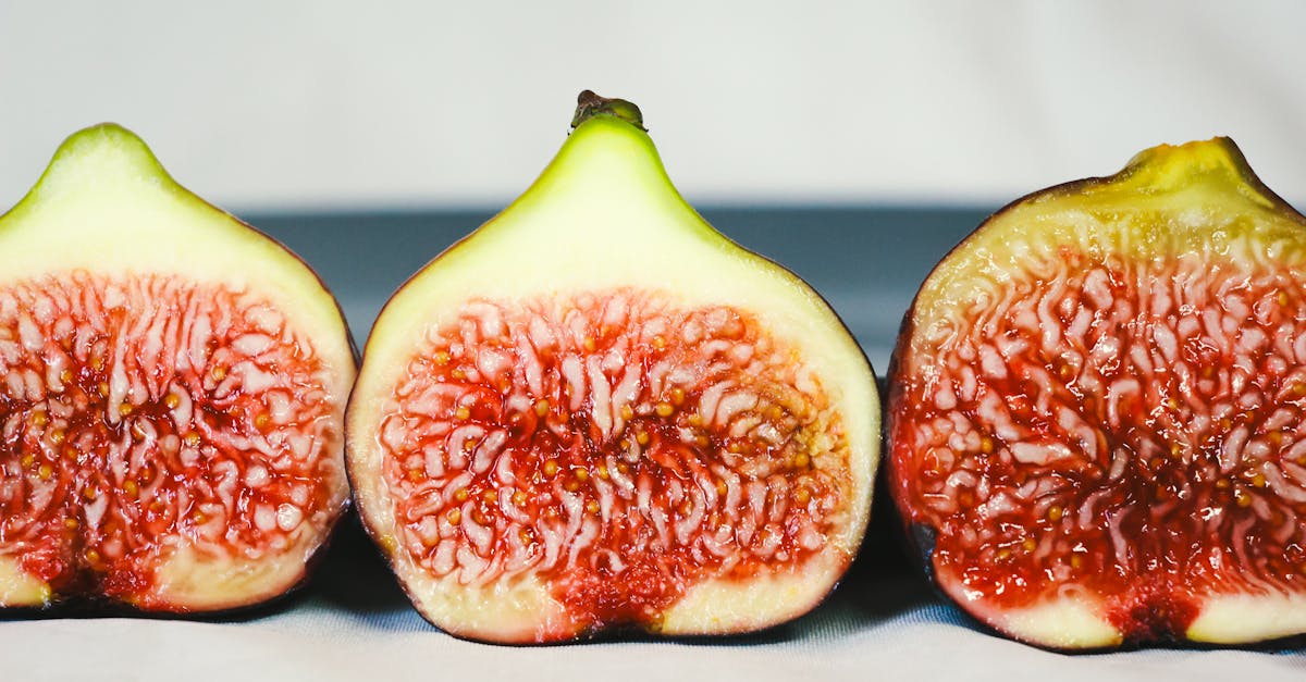 découvrez nos délicieuses crêpes véganes, légères et savoureuses, idéales pour toutes vos envies gourmandes. préparées sans produits d'origine animale, ces crêpes s'accompagnent de garnitures variées, sucrées ou salées, pour un plaisir 100% végétal.
