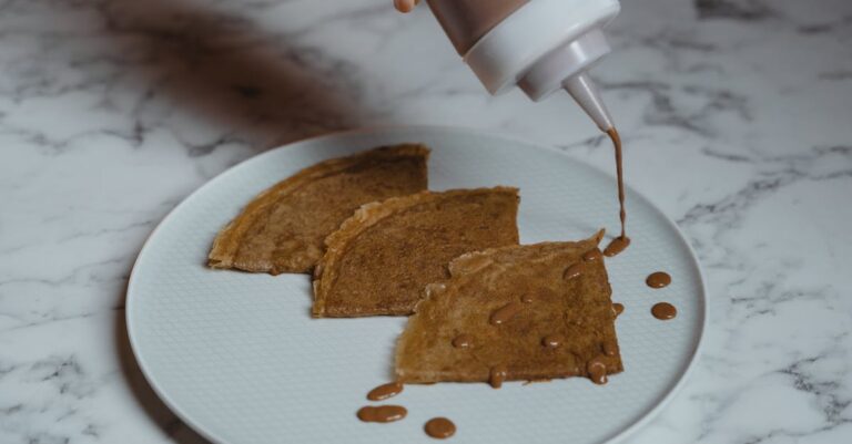 découvrez nos délicieuses crêpes véganes, légères et moelleuses, préparées avec des ingrédients 100% végétaux. parfaites pour un petit-déjeuner sain ou un dessert gourmand, ces crêpes raviront vos papilles tout en respectant une alimentation sans produits d'origine animale.