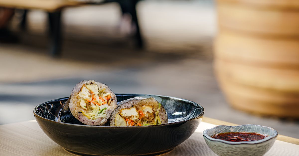 découvrez des recettes de sushi vegan délicieuses et créatives, alliant saveurs, fraîcheur et respect de l'environnement. apprenez à préparer des rouleaux de sushi sans poisson, avec des ingrédients sains et savoureux, parfaits pour les amateurs de cuisine végétale.