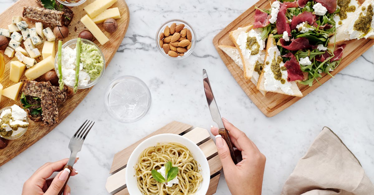 découvrez notre délicieuse recette de pesto à l'ail des ours, un condiment savoureux et original, parfait pour rehausser vos plats de pâtes, vos bruschettas ou vos marinades. réalisez facilement cette préparation printanière pleine de goût et de bienfaits!