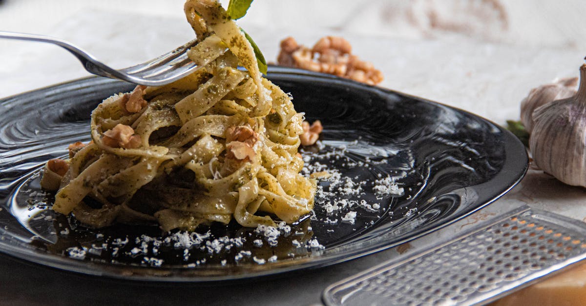 découvrez notre délicieuse recette de pesto à l'ail des ours, une préparation savoureuse et originale qui met en valeur les arômes printaniers de cette plante sauvage. parfait pour vos pâtes, tartines ou en accompagnement, ce pesto maison est facile à réaliser et apportera une touche de fraîcheur à vos plats.