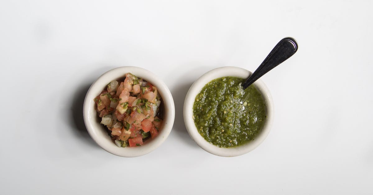 découvrez la recette savoureuse du pesto à l'ail sauvage, une préparation délicieuse et originale pour sublimer vos plats. idéal pour les amateurs de cuisine sauvage, ce pesto apporte une touche de fraîcheur et de goût unique à vos pâtes, viandes ou tartines.