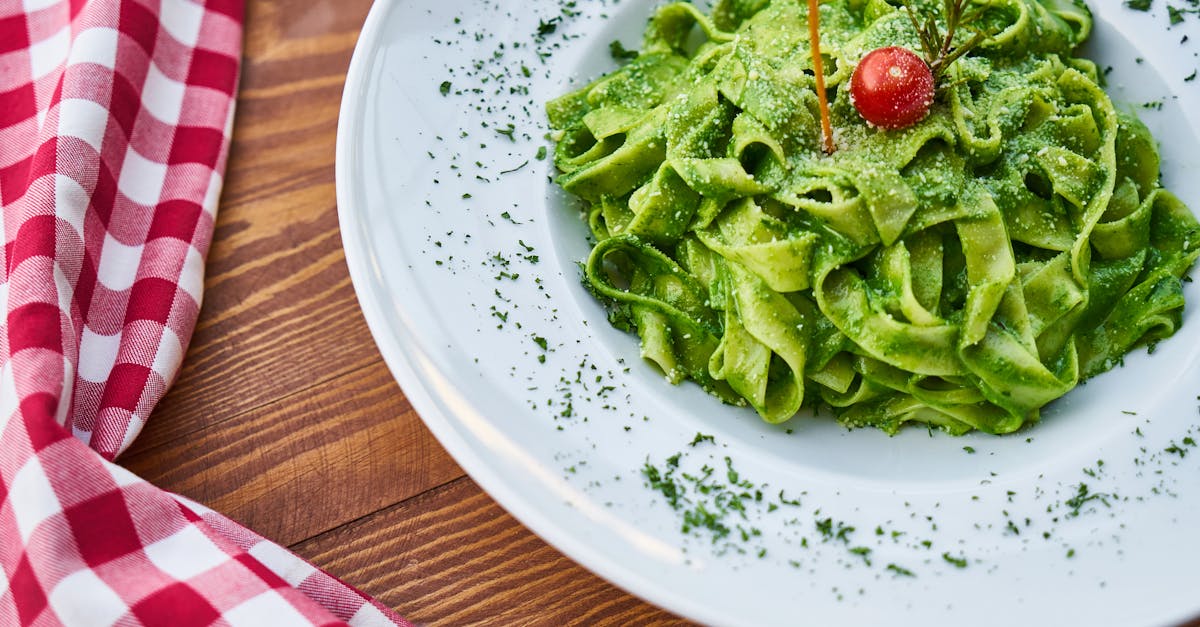 découvrez notre recette de pesto à l'ail des ours, une préparation savoureuse et parfumée qui met en valeur les arômes subtils de cette plante sauvage. idéal pour accompagner vos pâtes, sandwiches ou comme dip, ce pesto est facile à réaliser et apporte une touche de fraîcheur à vos plats.