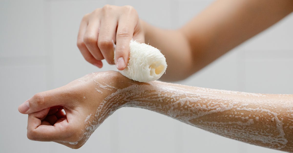 découvrez notre gel douche revitalisant qui nettoie en douceur et hydrate votre peau. offrez-vous une expérience sensorielle unique et laissez votre corps frais et parfumé tout au long de la journée.