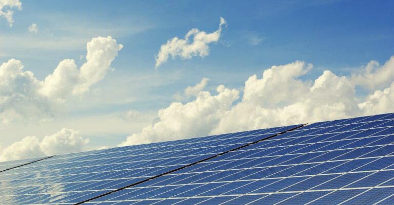 découvrez l'empreinte carbone, un indicateur clé de l'impact environnemental de nos activités. apprenez à réduire votre empreinte pour préserver la planète et adopter des pratiques durables.