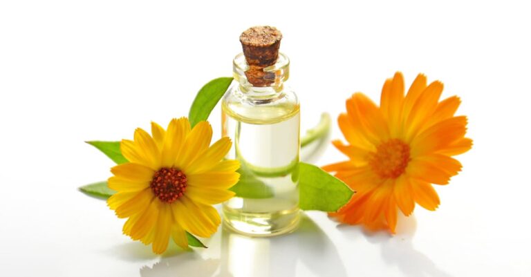 découvrez les bienfaits de l'huile de ricin ! utilisée pour ses propriétés nourrissantes et hydratantes, elle est idéale pour les cheveux, la peau et même les cils. apprenez à l'intégrer dans votre routine beauté et à profiter de ses vertus naturelles.