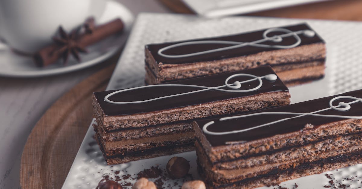 découvrez notre délicieuse recette de gâteau au chocolat, un véritable régal pour les amateurs de chocolat. avec sa texture moelleuse et son goût intense, ce dessert ravira vos papilles. idéal pour toutes les occasions, apprenez à réaliser ce classique de la pâtisserie facilement.