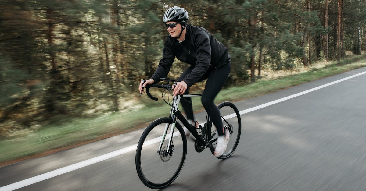 découvrez les meilleures routes de vélo à travers la france, idéales pour les passionnés de cyclisme. que vous soyez débutant ou expert, explorez des paysages époustouflants, des pistes adaptées et des conseils pour une aventure inoubliable sur deux roues.