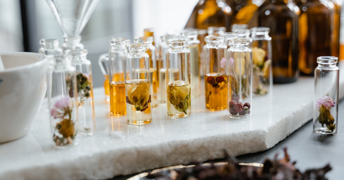 découvrez les bienfaits des huiles essentielles, véritables élixirs de bien-être. apprenez à les utiliser pour apaiser votre esprit, revitaliser votre corps et enrichir votre quotidien grâce à des recettes simples et des conseils d'expert.